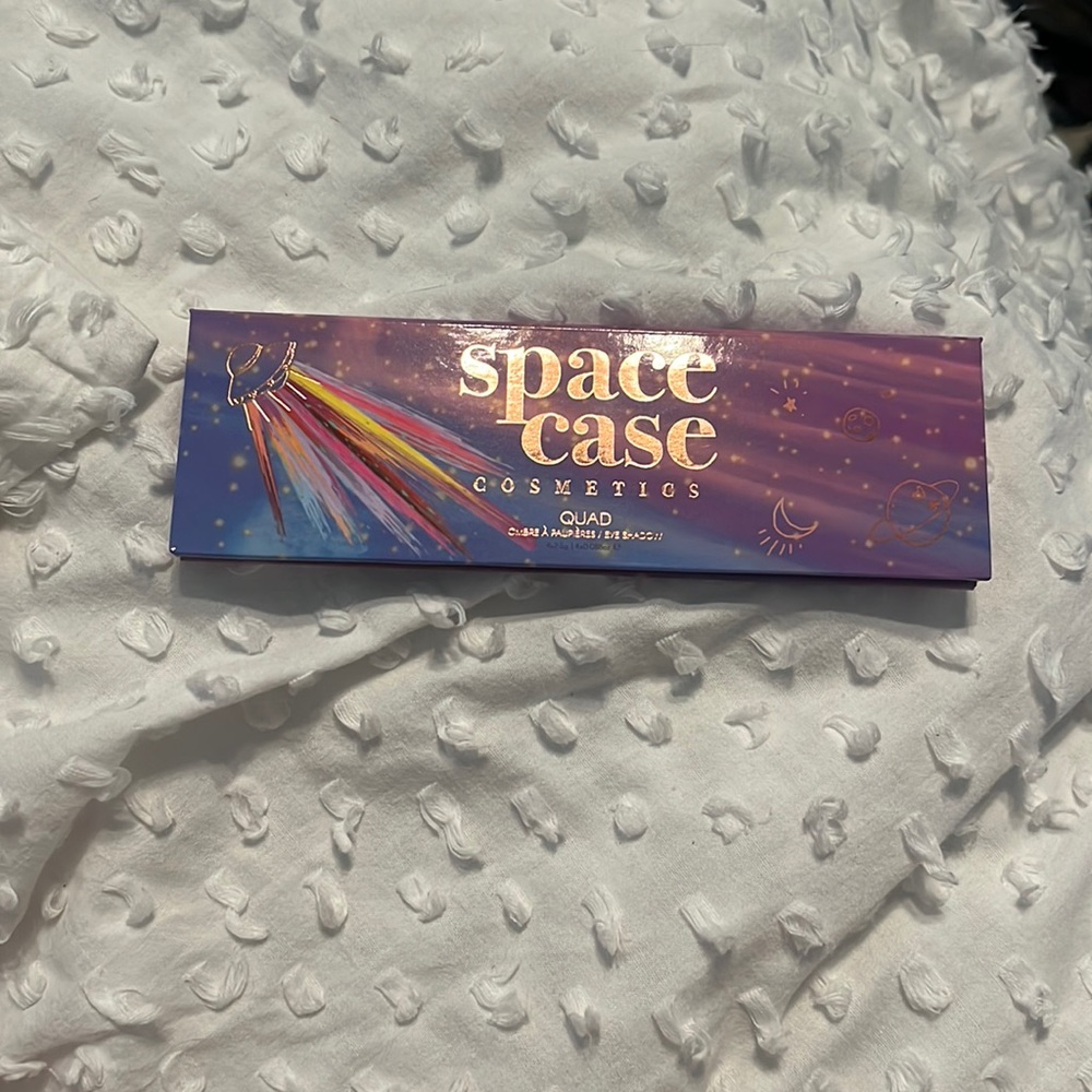 Never used space case eyeshadow pallet!